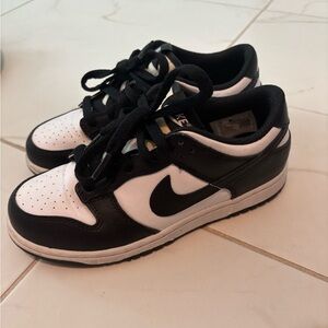 Nike Black and White Sneakers Classic Design